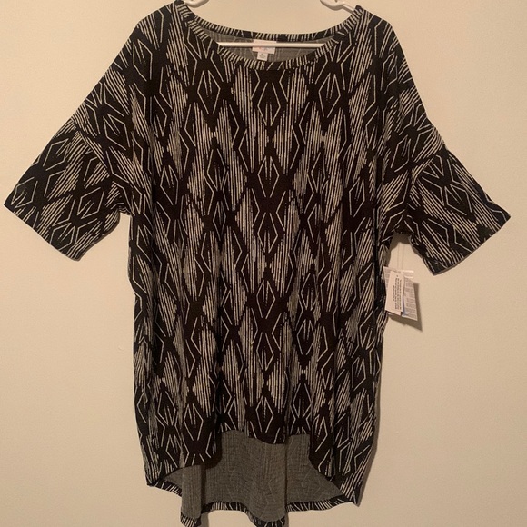 LuLaRoe Tops - NWT LuLaRoe Women’s Short Sleeved Tunic Blouse